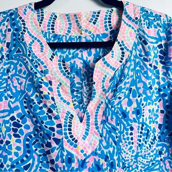 Lily Pulitzer Women’s Sz Medium Blue Mosaic V-Neck 3/4 Sleeve Lightweight Blouse - Picture 5 of 10
